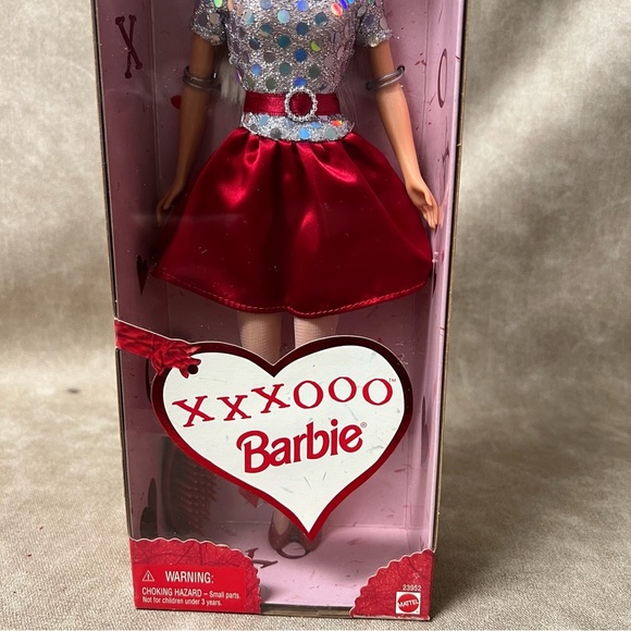 1999 XXXOOO Valentines Day Barbie  (NEW) - Picture 3 of 5